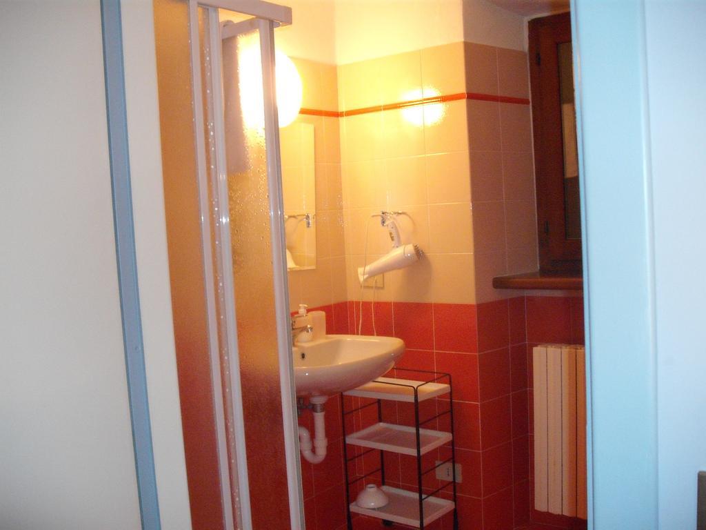 Il Glicine Bed & Breakfast Zimone Екстериор снимка